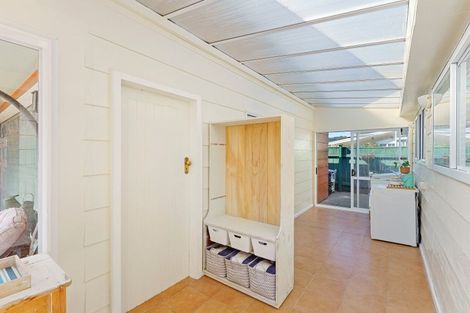 Photo of property in 10 Nimmo Avenue, Waikanae, 5036