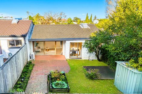 Photo of property in 3/550 Glenfield Road, Glenfield, Auckland, 0629