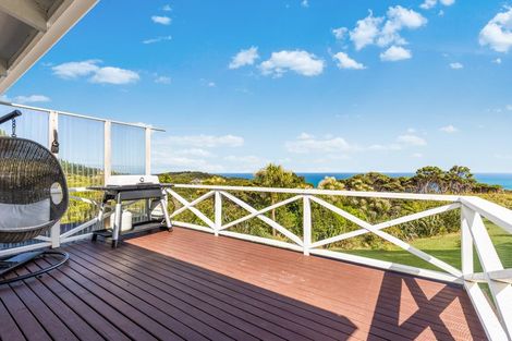 Photo of property in 13 Te Ahuahu Road, Piha, New Lynn, 0772