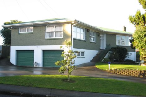 Photo of property in 5 Brouder Place, Hillpark, Auckland, 2102