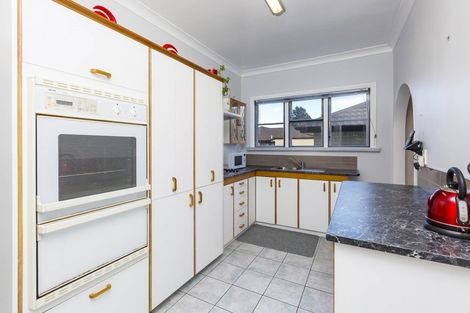 Photo of property in 10 Savage Crescent, Upper Hutt Central, Upper Hutt, 5018
