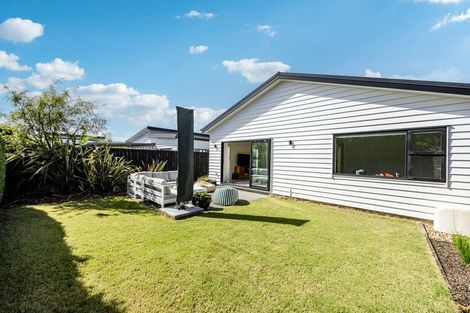 Photo of property in 38 Lumbarda Drive, Kumeu, 0810