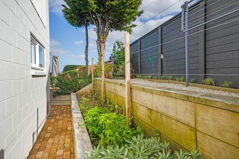 Photo of property in 10/72 Kitchener Road, Milford, Auckland, 0620