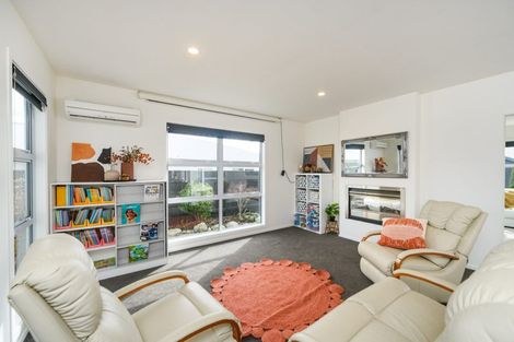 Photo of property in 175 Pacific Drive, Fitzherbert, Palmerston North, 4410