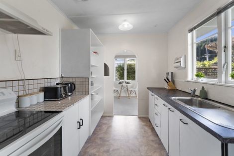 Photo of property in 6 Kaitawa Crescent, Paraparaumu, 5032