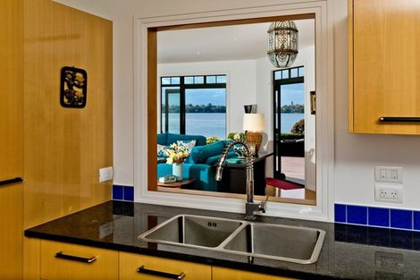 Photo of property in 4/76 Shakespeare Road, Milford, Auckland, 0620