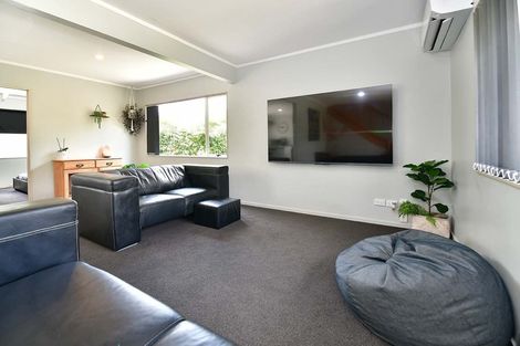 Photo of property in 53 Springs Road, Parakai, 0830