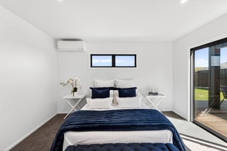 Photo of property in 14 Annie Aranui Drive, Poraiti, 4182