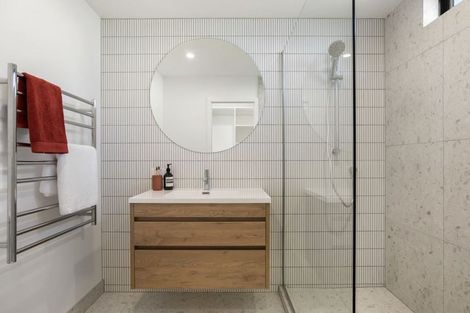 Photo of property in 5c Hillcrest Avenue, Hillcrest, Auckland, 0627