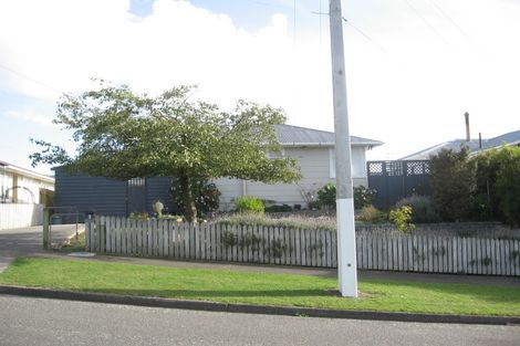 Photo of property in 6 Wiltshire Place, Cannons Creek, Porirua, 5024