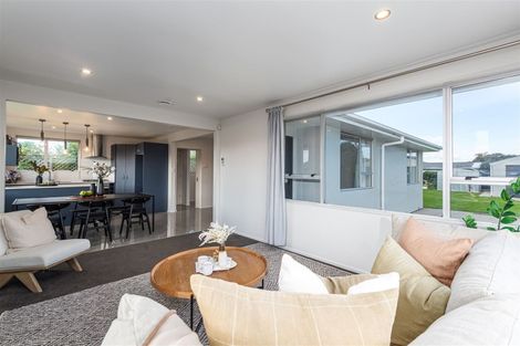 Photo of property in 15 Royal Park Drive, Parklands, Christchurch, 8083