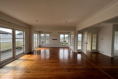 Photo of property in 2/5 Quebec Road, Milford, Auckland, 0620