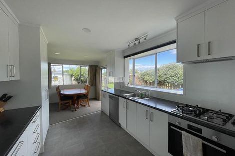 Photo of property in 32 Elmwood Crescent, Pukete, Hamilton, 3200