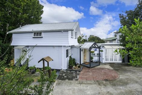 Photo of property in 2/8 Abbeygate Street, Birkdale, Auckland, 0626