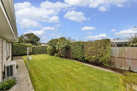 Photo of property in 2/122 Cavendish Road, Casebrook, Christchurch, 8051