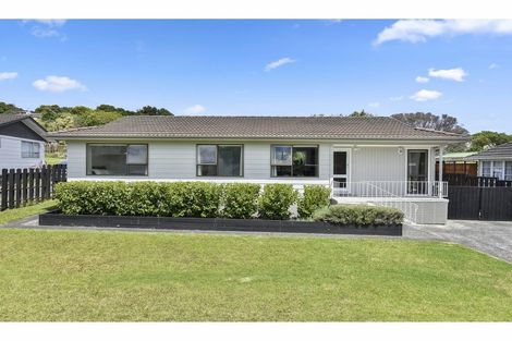 Photo of property in 27 Aronia Way, Goodwood Heights, Auckland, 2105