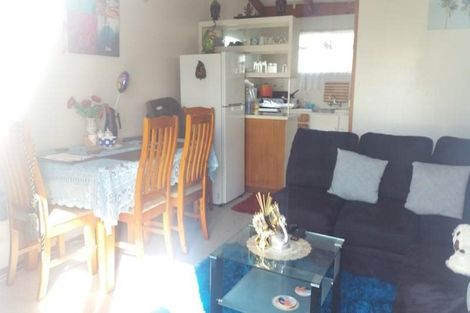 Photo of property in 2 Vera Road, Te Atatu South, Auckland, 0610