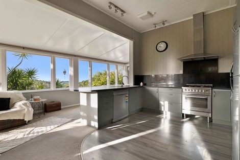 Photo of property in 2442 South Head Road, South Head, Helensville, 0874