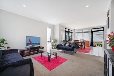 Photo of property in 17 Fermi Lane, Papakura, 2110