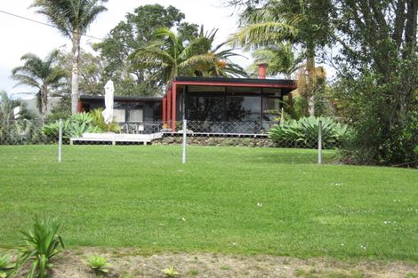 Photo of property in 3 Twin Wharf Road, Herald Island, Auckland, 0618