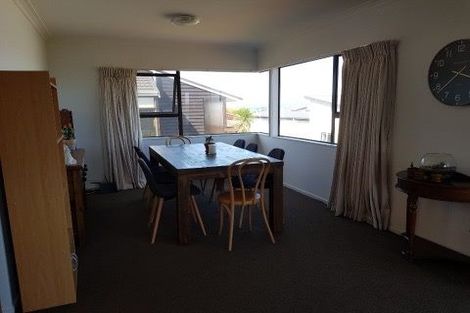 Photo of property in 2/22 Tobruk Crescent, Milford, Auckland, 0620