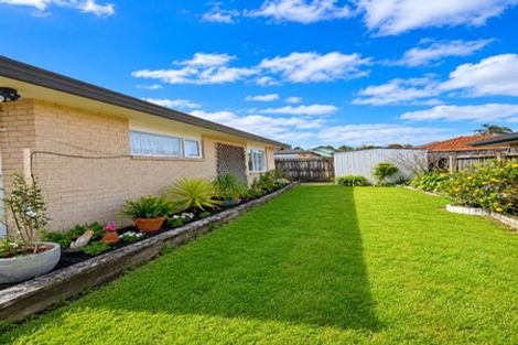 Photo of property in 18 Naul Place, East Tamaki Heights, Auckland, 2016