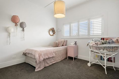Photo of property in 10 Le Roy Terrace, Birkenhead, Auckland, 0626