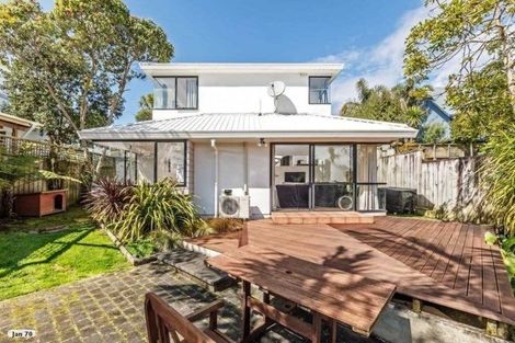Photo of property in 2/8 Sunnynook Road, Sunnynook, Auckland, 0620
