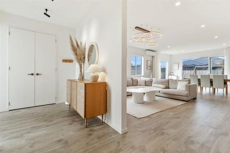 Photo of property in 12 Len Ireland Drive, Kumeu, 0810