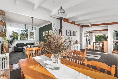 Photo of property in 32 Karekare Road, Karekare, New Lynn, 0772