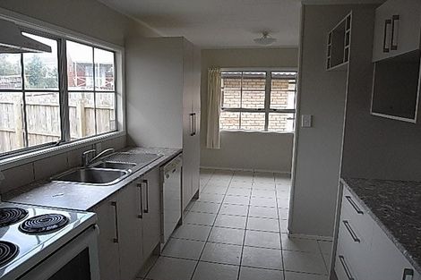 Photo of property in 33 Claverdon Drive, Massey, Auckland, 0614