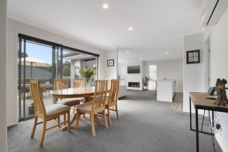 Photo of property in 5 Hayward Place, Ohauiti, Tauranga, 3112