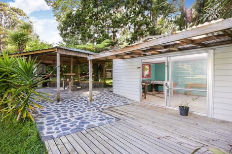 Photo of property in 2 Grovelands Way, Titirangi, Auckland, 0604