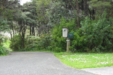 Photo of property in 16 Twin Wharf Road, Herald Island, Auckland, 0618