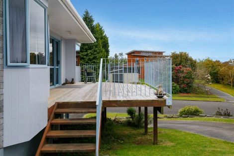 Photo of property in 19 Reeves Road, Acacia Bay, Taupo, 3330