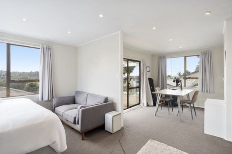 Photo of property in 12 Halloran Place, Massey, Auckland, 0614