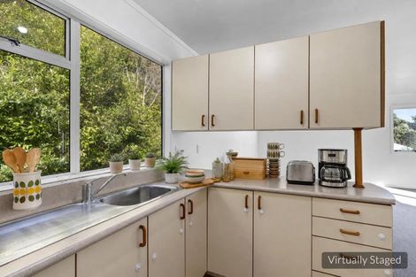 Photo of property in 31b Omega Street, Newlands, Wellington, 6037