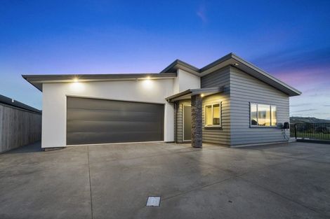 Photo of property in 22 Cyprus Place, Fitzherbert, Palmerston North, 4410