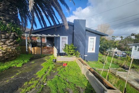 Photo of property in 27 Glenfern Road, Mellons Bay, Auckland, 2014