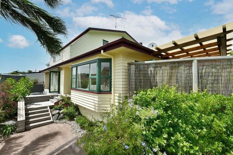 Photo of property in 45 Tindalls Bay Road, Tindalls Beach, Whangaparaoa, 0930