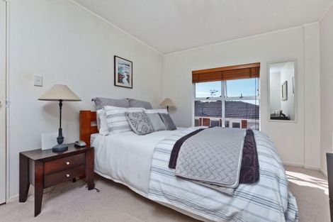 Photo of property in 13/1 Woodbridge Lane, Milford, Auckland, 0620
