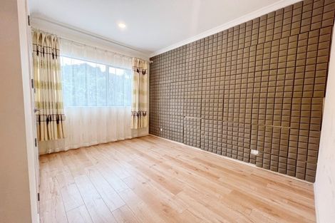 Photo of property in 12 Te Awa Place, Red Beach, 0932