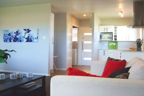 Photo of property in 2/34 Blacklock Avenue, Henderson, Auckland, 0612