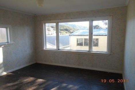 Photo of property in 202 Miromiro Road, Normandale, Lower Hutt, 5010