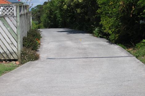 Photo of property in 1/158 Cliff View Drive, Green Bay, Auckland, 0604