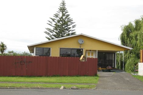 Photo of property in 15 Humphreys Place, Mangere, Auckland, 2022