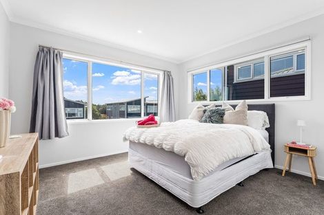 Photo of property in 48 Karepiro Drive, Stanmore Bay, Whangaparaoa, 0932