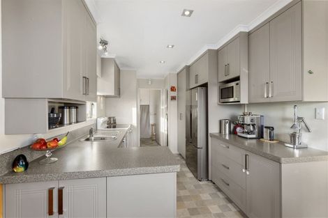 Photo of property in 8 Matthews Road, Wainuiomata, Lower Hutt, 5014