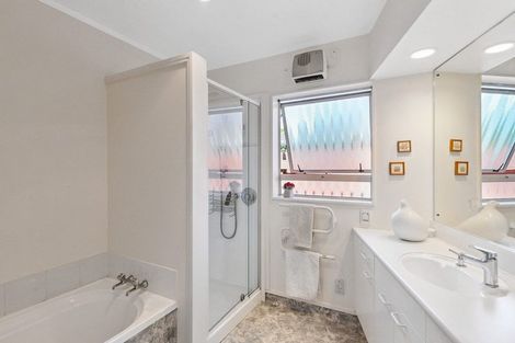 Photo of property in 43 Ngarara Road, Waikanae, 5036