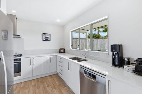 Photo of property in 1/1032 East Coast Road, Fairview Heights, Auckland, 0630